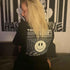 Virtual Rave T-Shirt getragen von Raver Girl im Zimmer von hinten